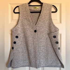 Trisha Tyler Women’s Small Gray V-Neck Sweater Buttons Vest Lightweight New